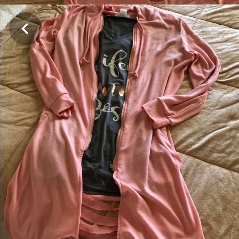 Great thin hoodie with cutout detail in back